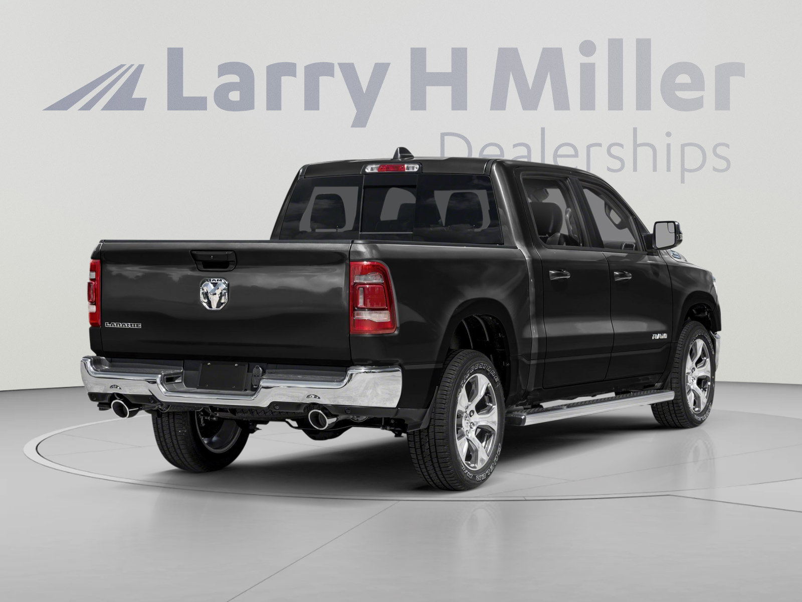 Used 2023 RAM 1500 Laramie AWD/4WD image 2