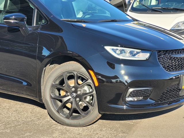 New 2026 Chrysler Pacifica Select w/ S Appearance Package image 3