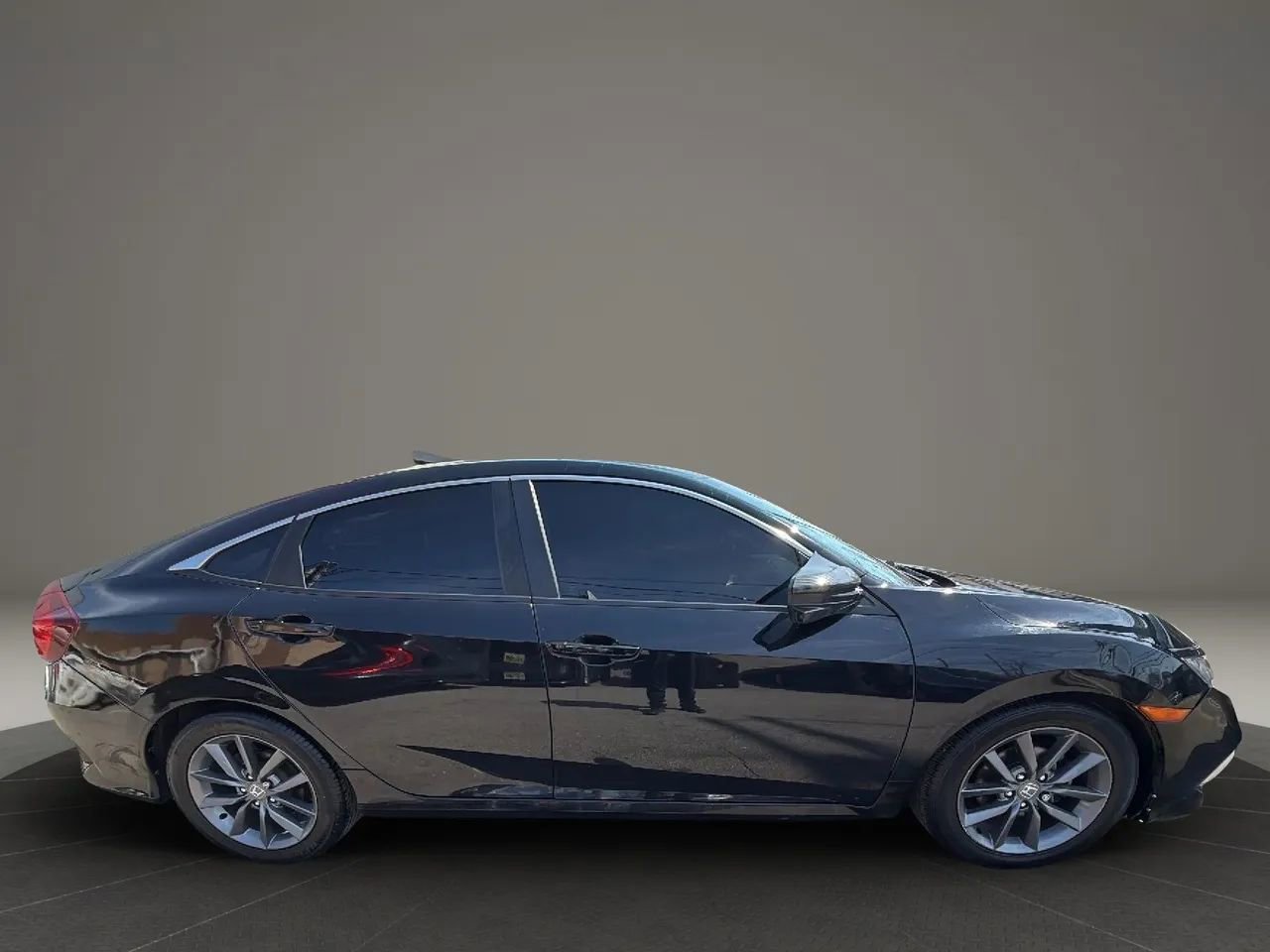 Used 2019 Honda Civic EX-L image 4