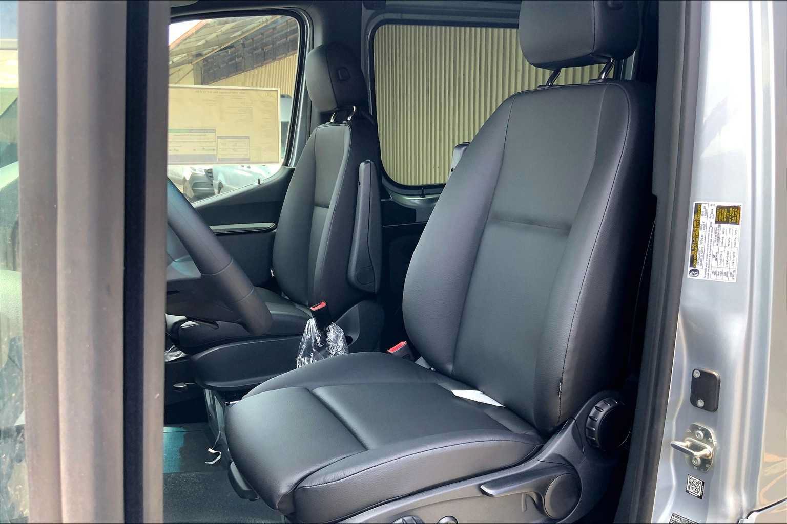 Used 2025 Mercedes-Benz Sprinter 2500 image 17