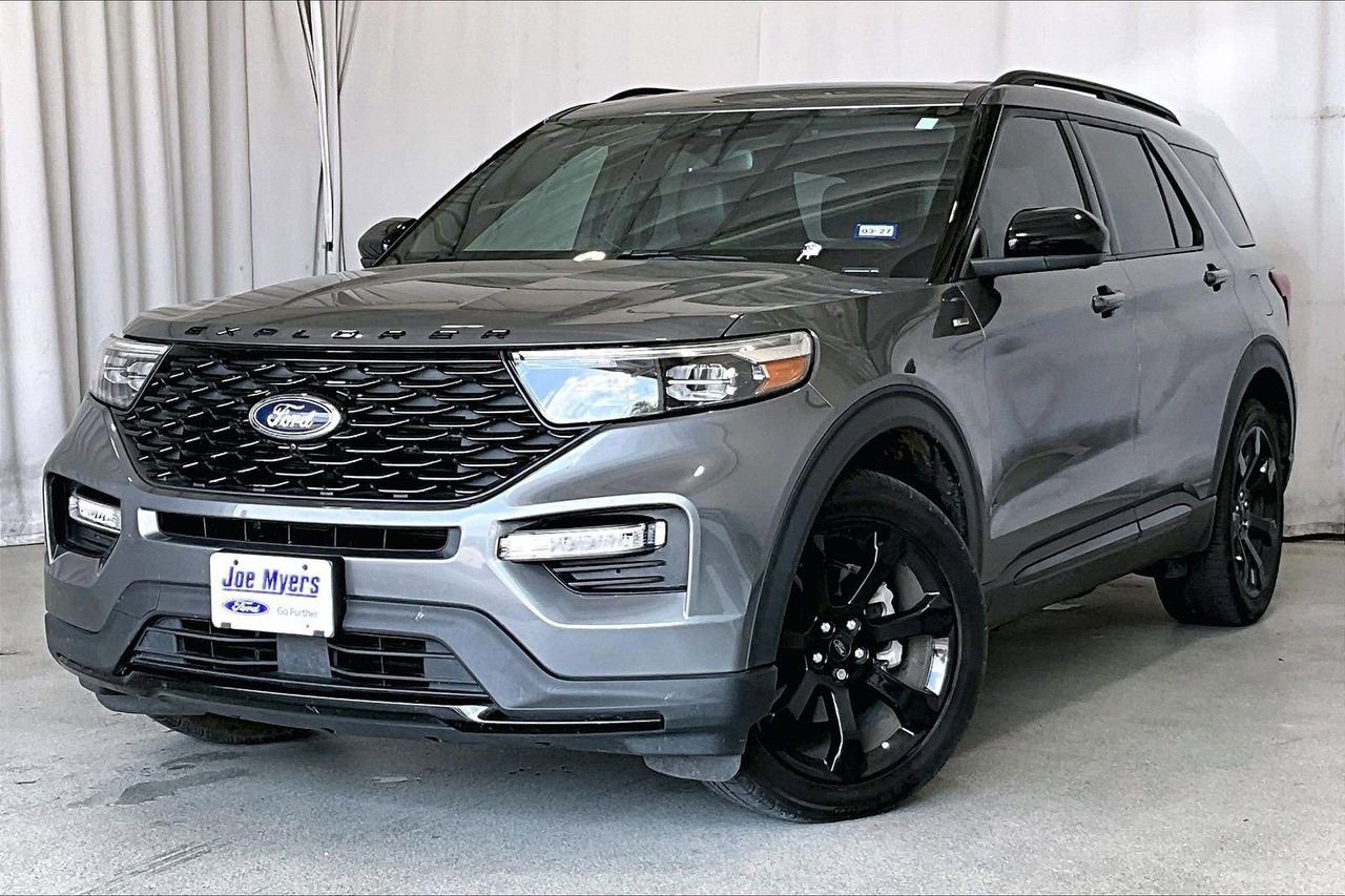 Used 2023 Ford Explorer ST-Line w/ Class IV Trailer Tow Package image 2