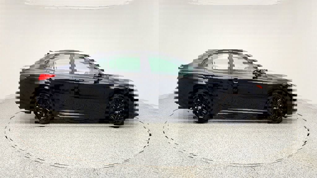 Used 2025 Toyota Camry SE w/ Convenience Package image 4