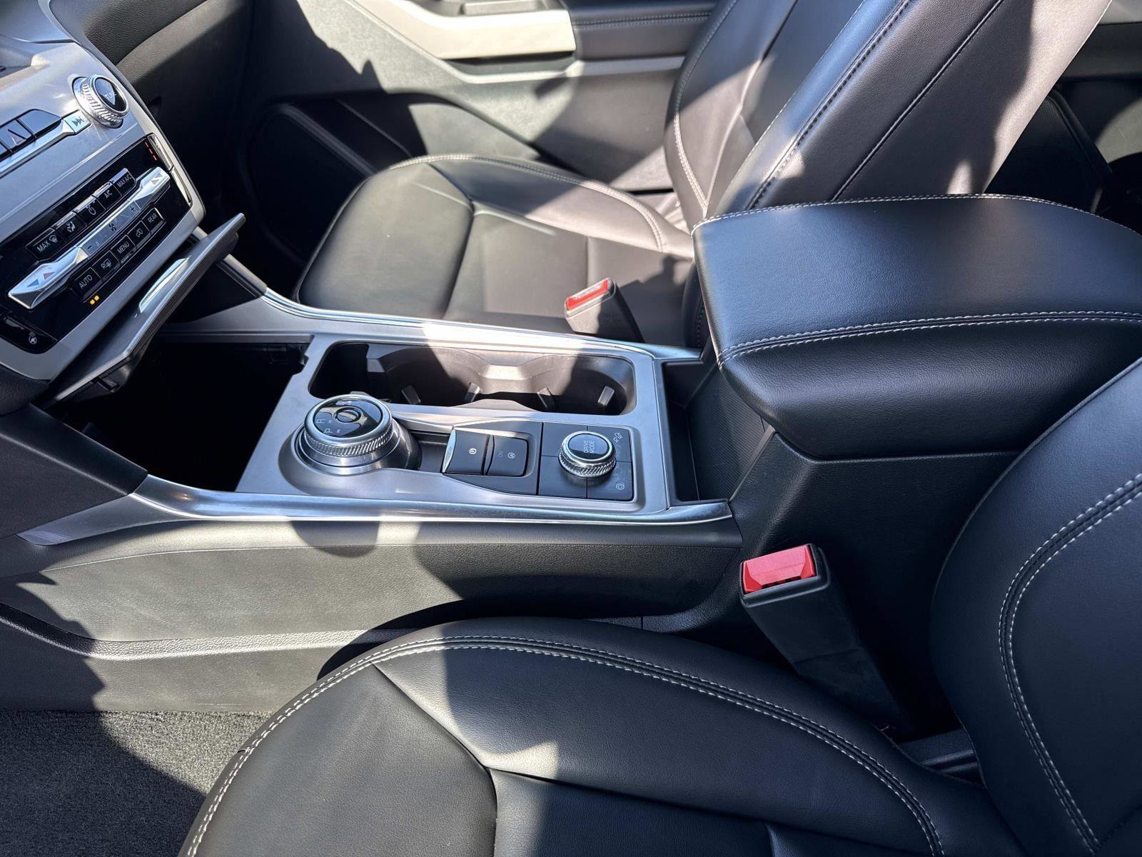 Used 2023 Ford Explorer XLT w/ Equipment Group 202A image 15