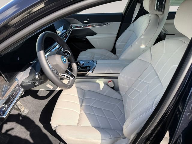 Certified 2026 BMW 750e xDrive image 9