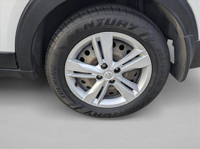 Used 2020 Nissan Kicks S image 9