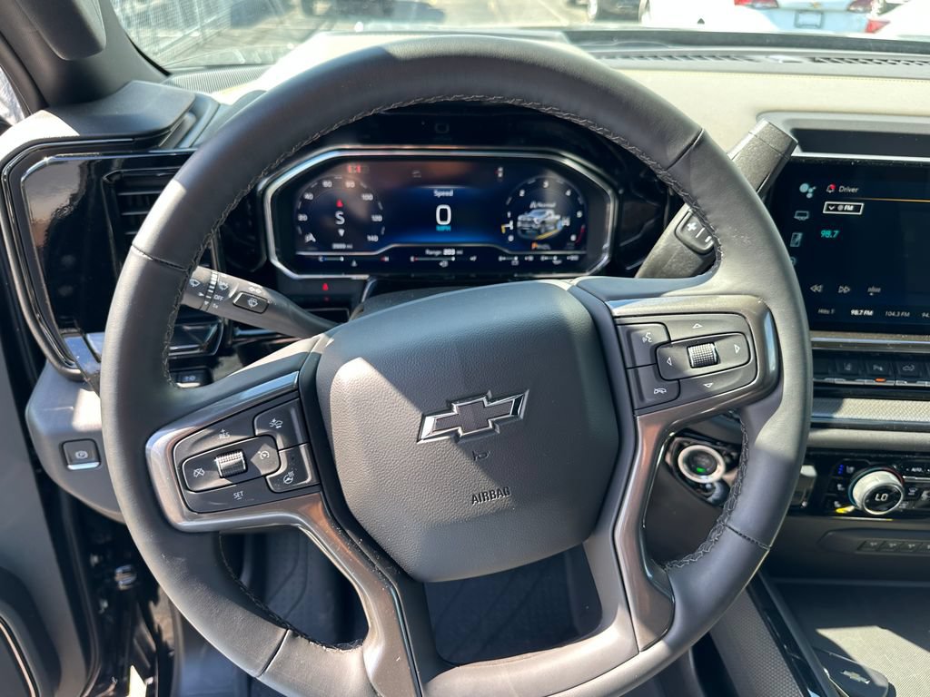 Used 2024 Chevrolet Silverado 2500 ZR2 w/ Technology Package AWD/4WD image 19
