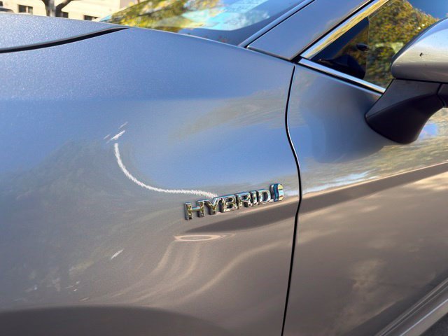 Used 2020 Toyota Camry XLE w/ Sunroof Package FWD image 13