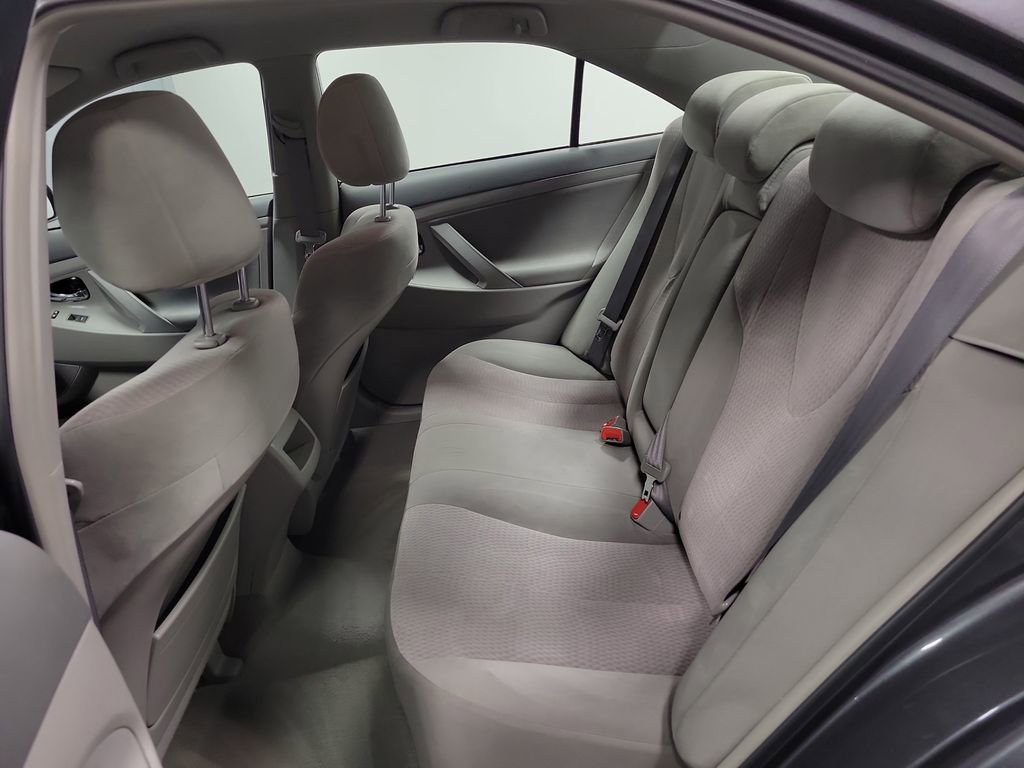 Used 2010 Toyota Camry LE image 21