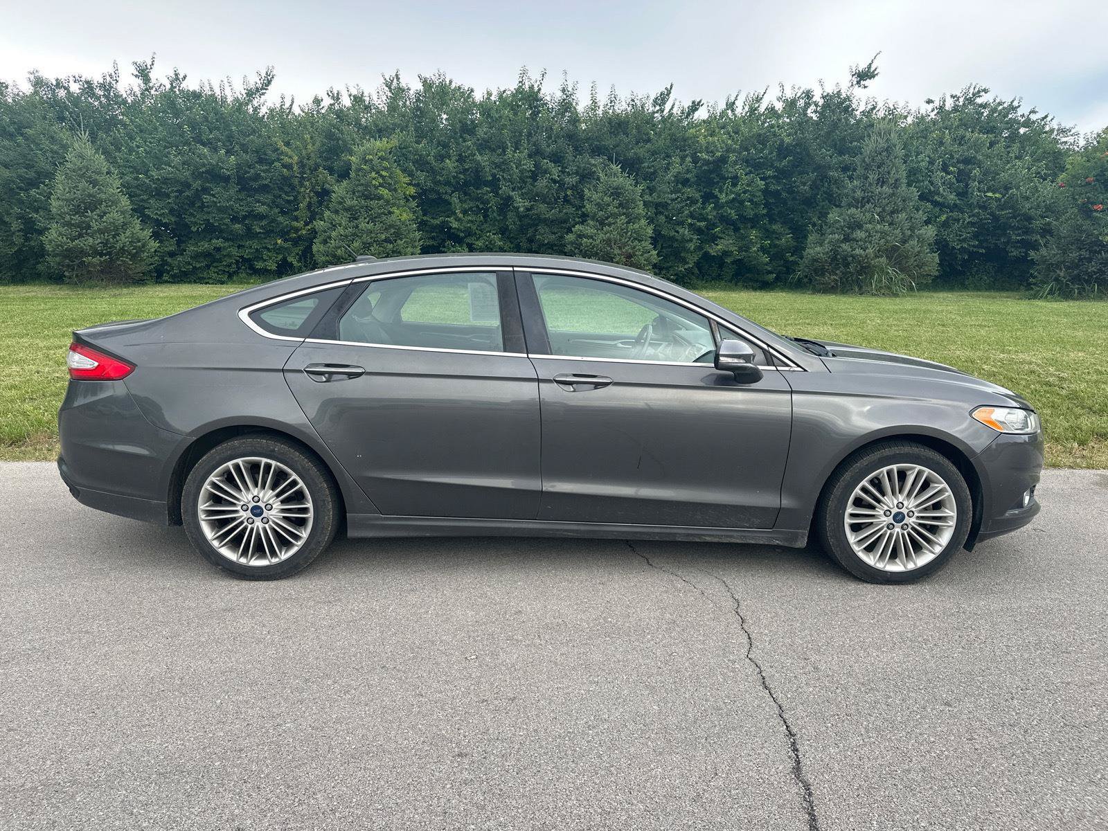 Used 2016 Ford Fusion SE w/ Equipment Group 202A FWD image 13
