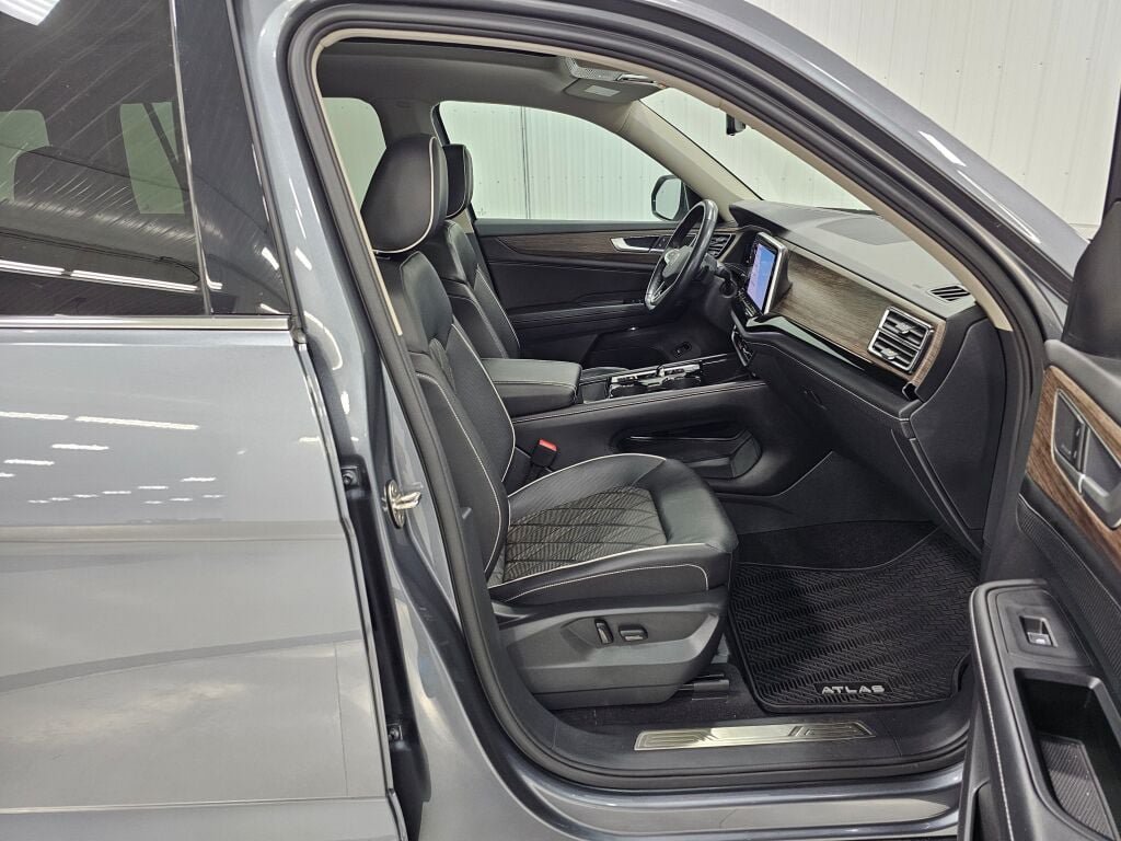 Used 2024 Volkswagen Atlas SEL Premium R-Line AWD/4WD image 21