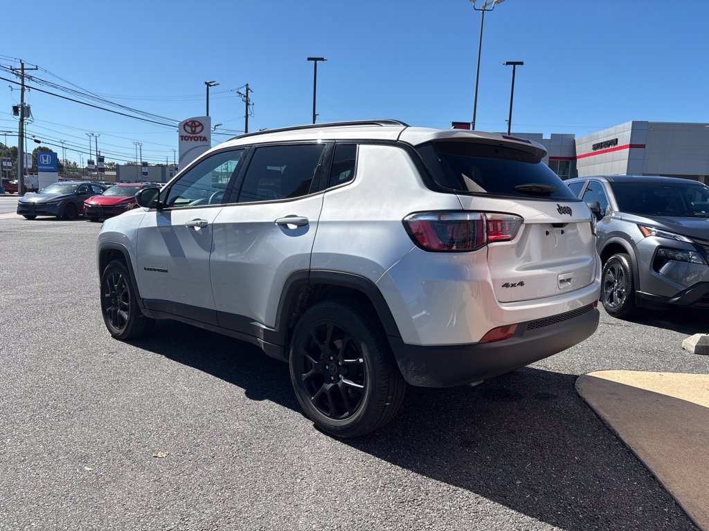 Used 2025 Jeep Compass Latitude w/ Convenience Group AWD/4WD image 6