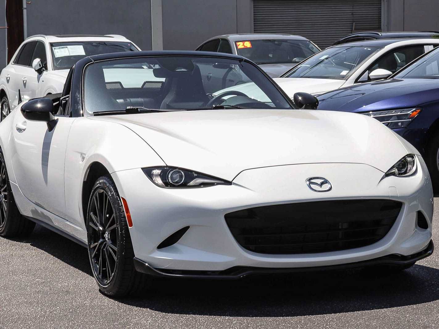 Used 2024 MAZDA MX-5 Miata Club w/ Interior Package RWD image 11