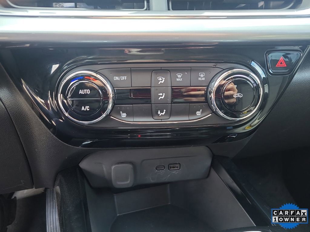 Used 2025 Chevrolet Trax LT w/ LT Convenience Package image 22