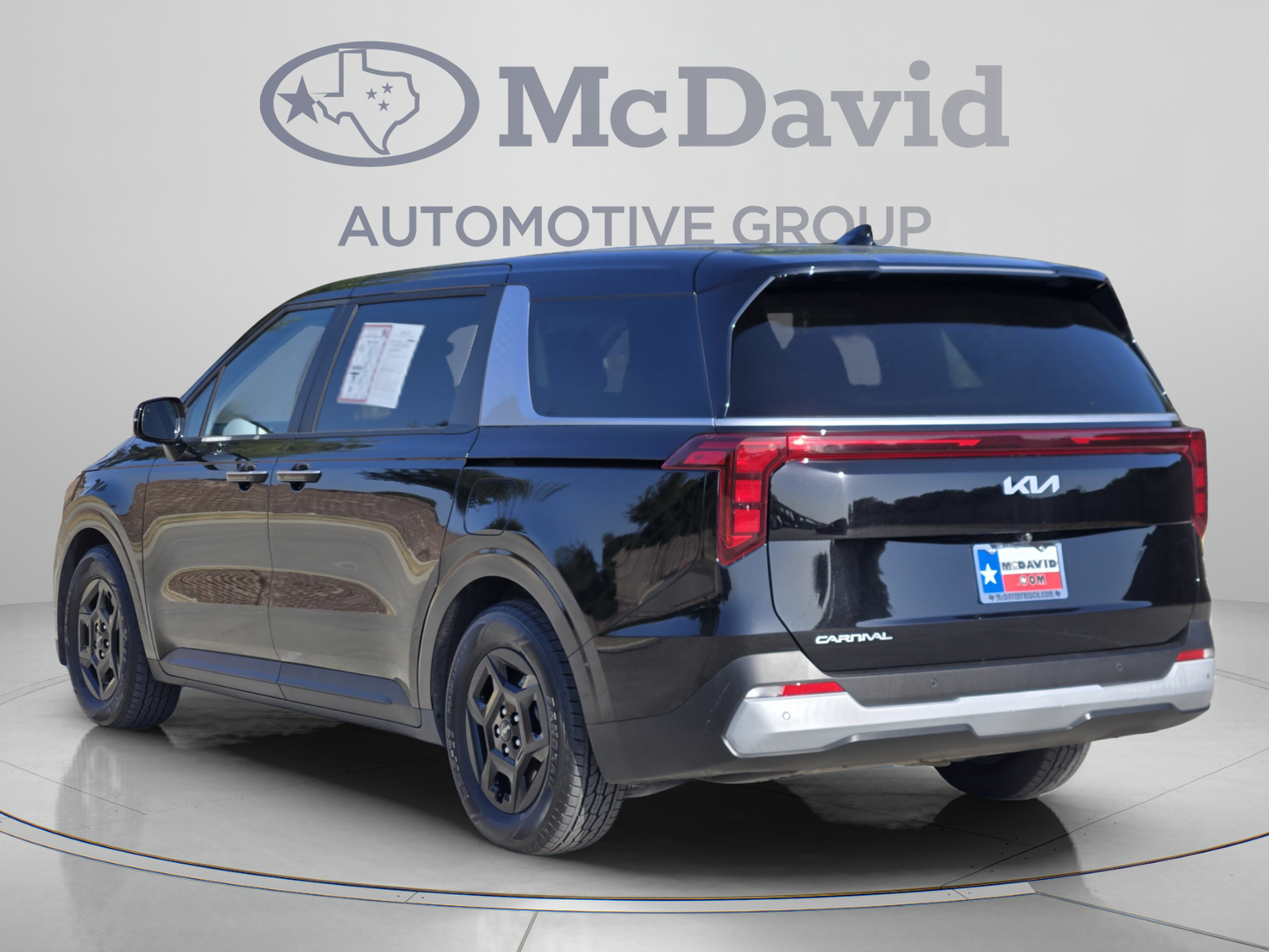 Used 2025 Kia Carnival FWD image 4