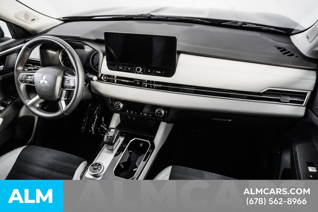 Used 2025 Mitsubishi Outlander SE image 22