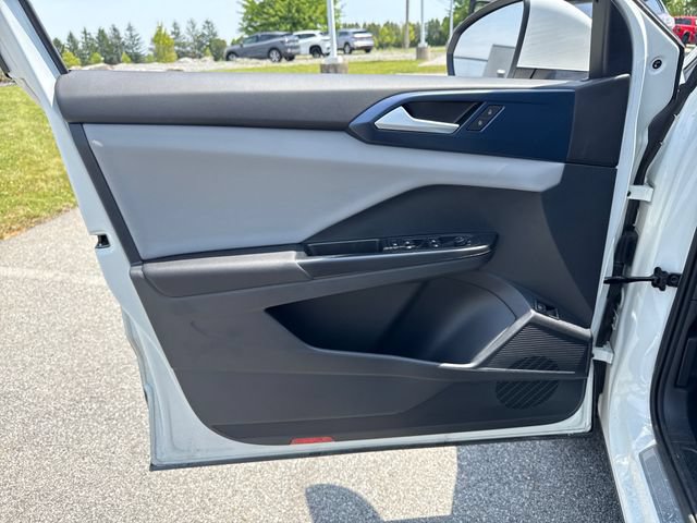Used 2023 Volkswagen Taos SE w/ Panoramic Sunroof Package AWD/4WD image 21