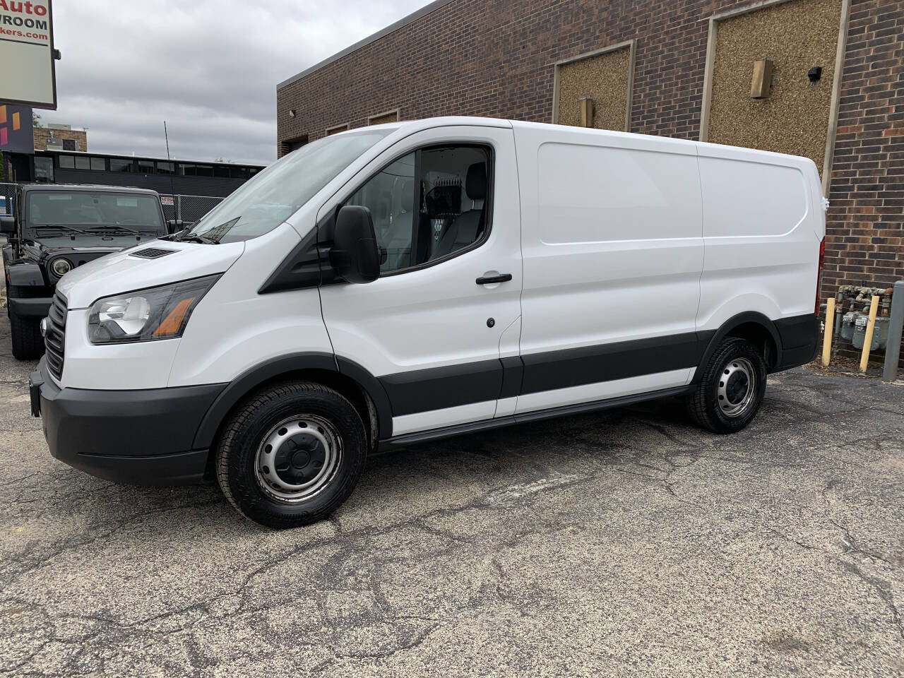Used 2016 Ford Transit 150 130 Low Roof RWD image 10