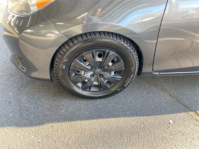 Used 2013 Toyota Yaris L image 10