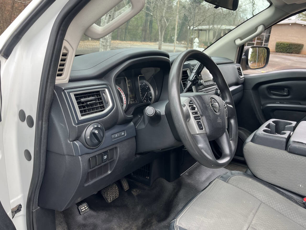 Used 2017 Nissan Titan S image 7