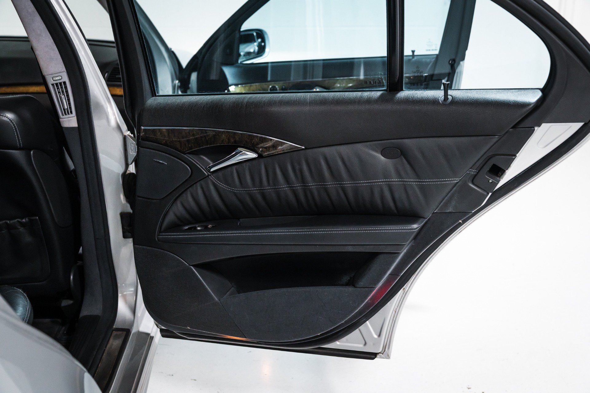 Used 2005 Mercedes-Benz E 55 AMG Sedan image 32