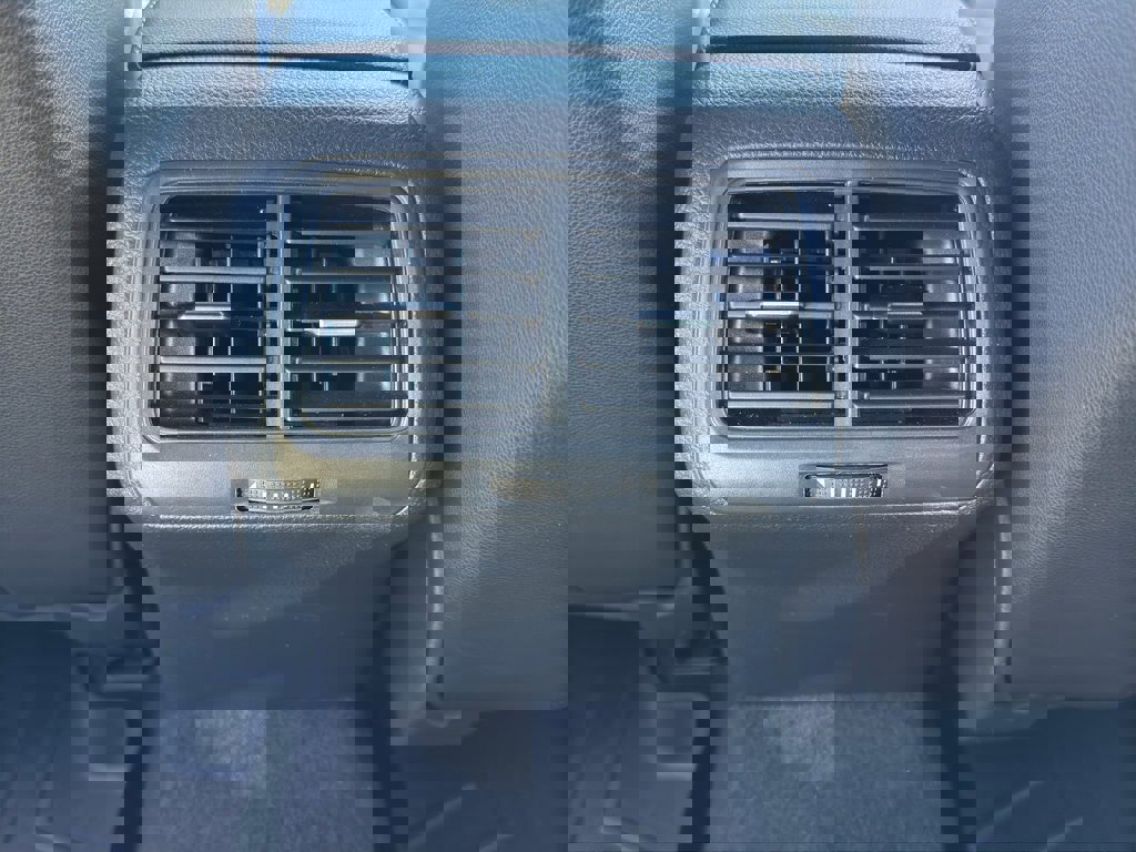 Used 2015 Volkswagen Golf R 4-Door image 24