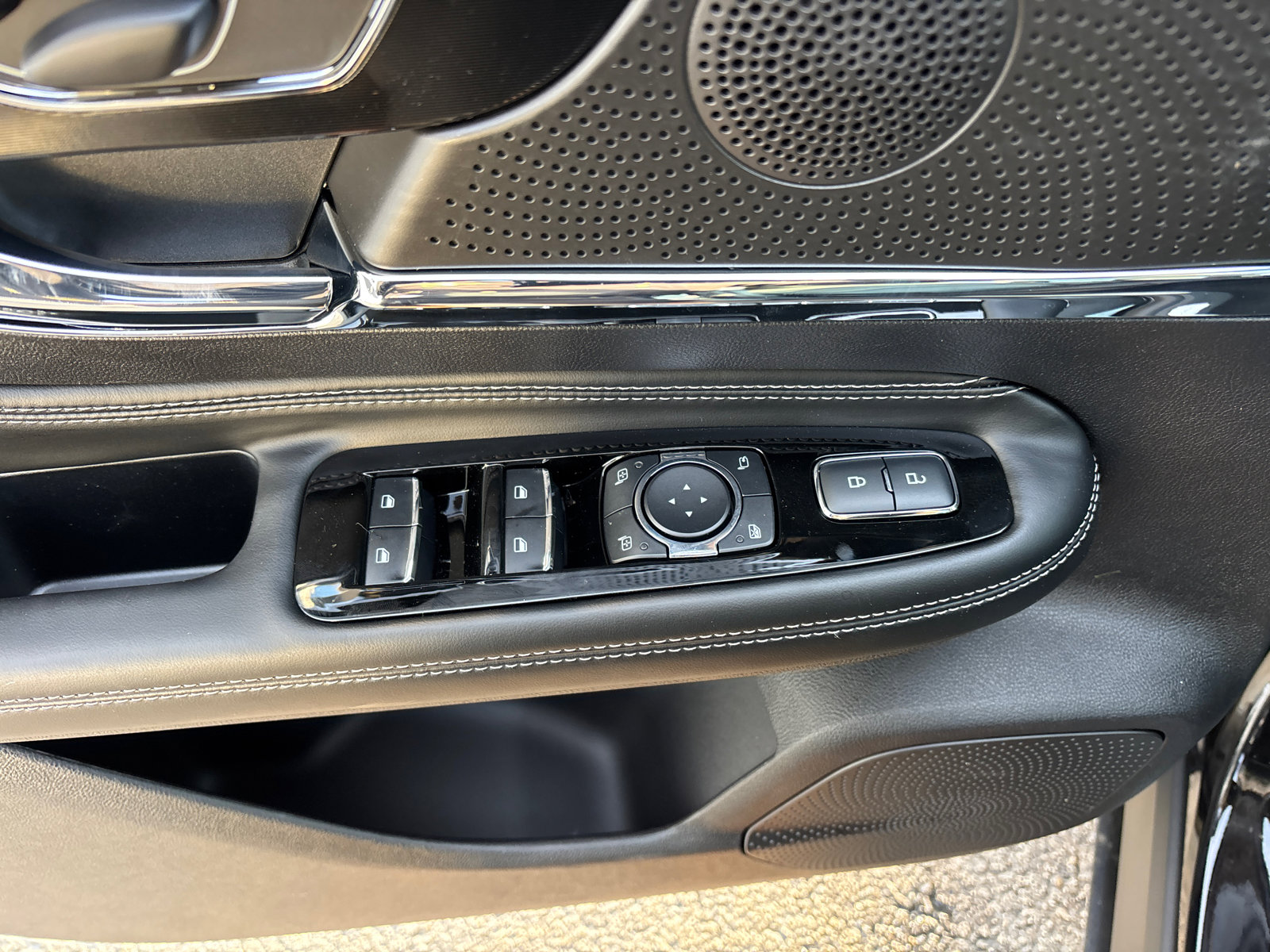 New 2026 Lincoln Corsair Premiere image 13