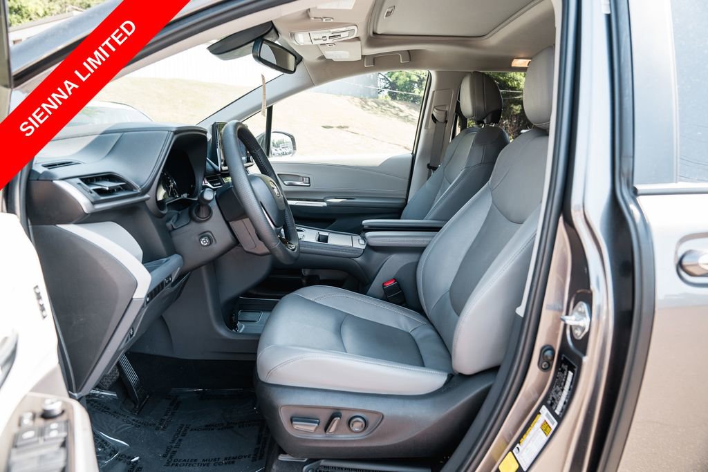 Certified 2023 Toyota Sienna Limited FWD image 26