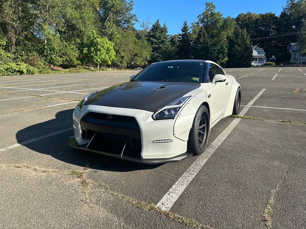 Used 2014 Nissan GT-R Premium w/ Premium Interior Package image 11