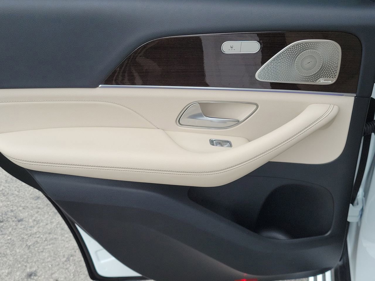 Certified 2025 Mercedes-Benz GLE 450e 4MATIC image 12