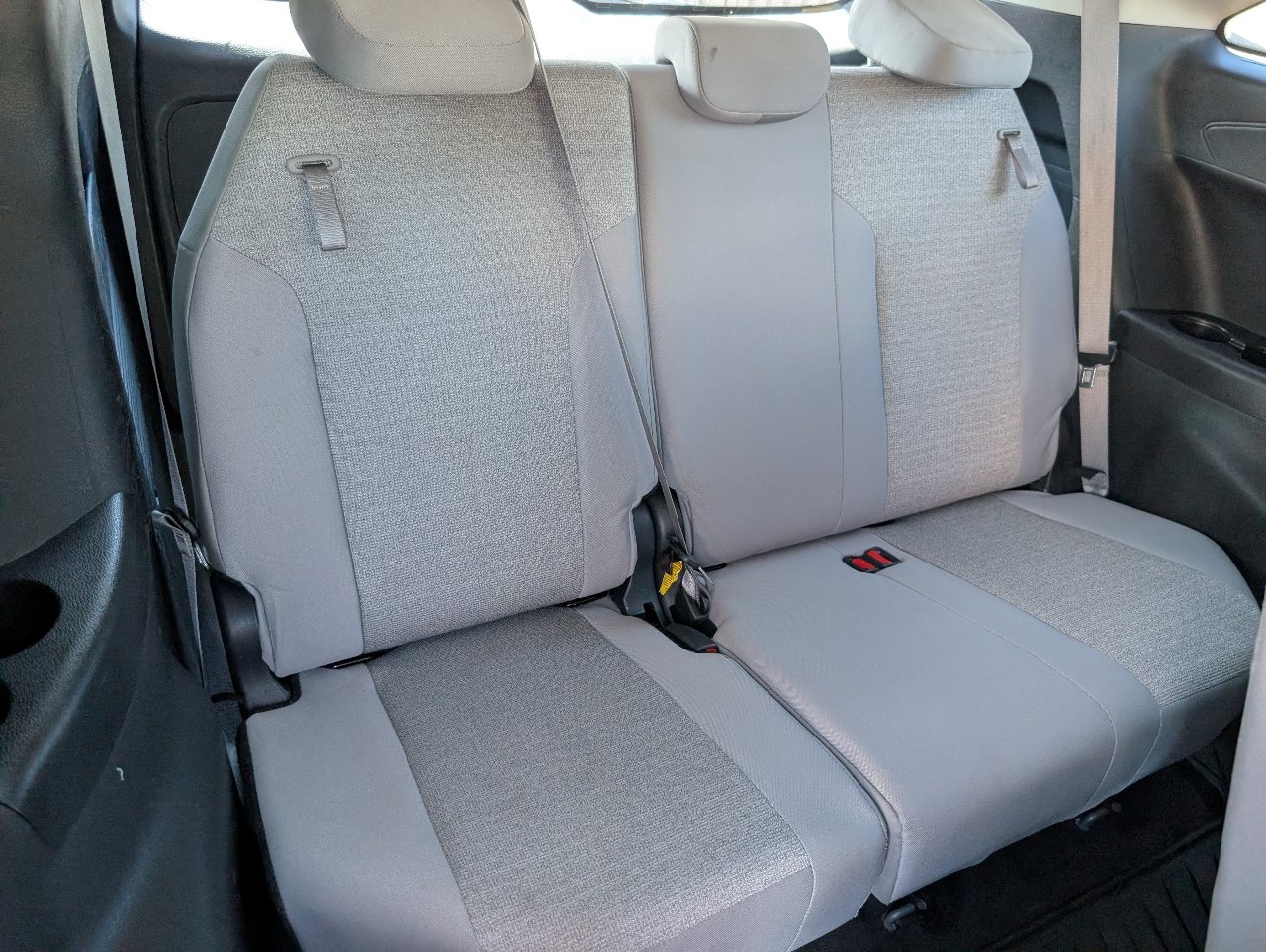 Used 2025 Toyota Sienna LE FWD image 6