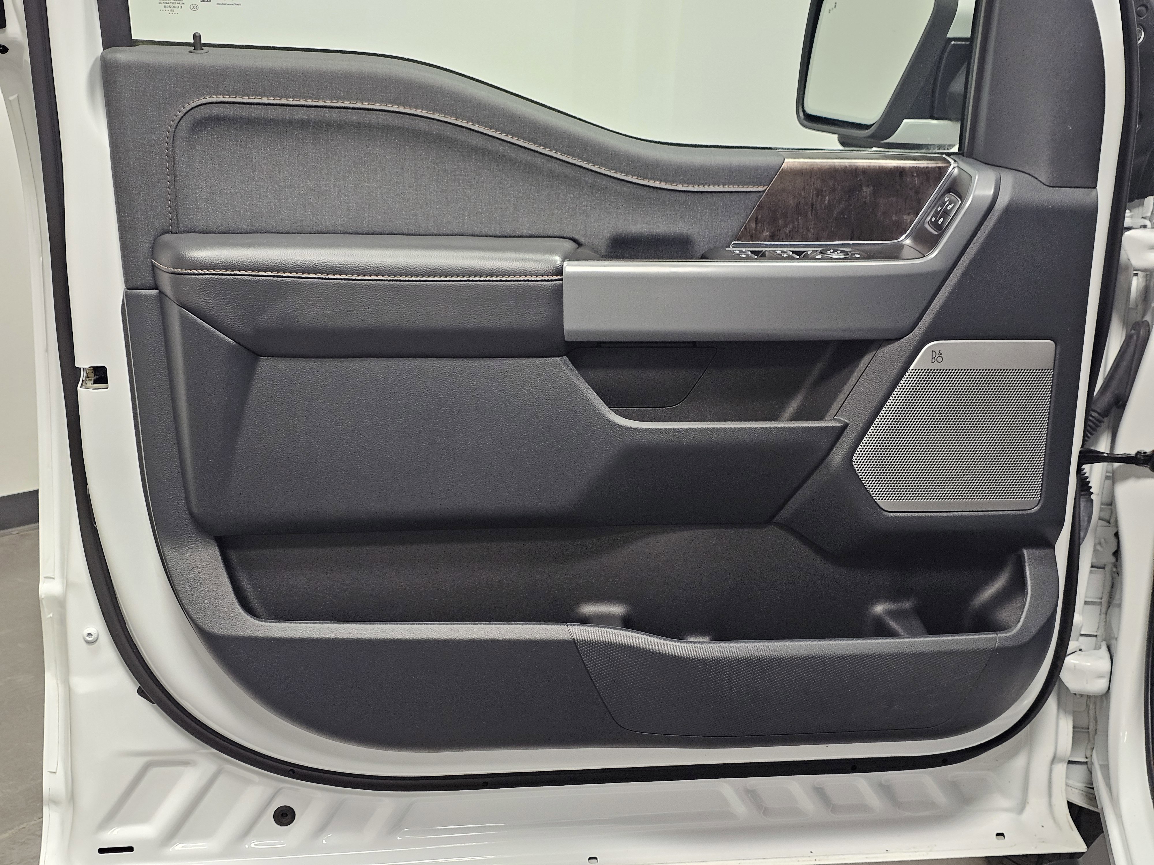 Used 2023 Ford F150 Lightning Lariat image 18