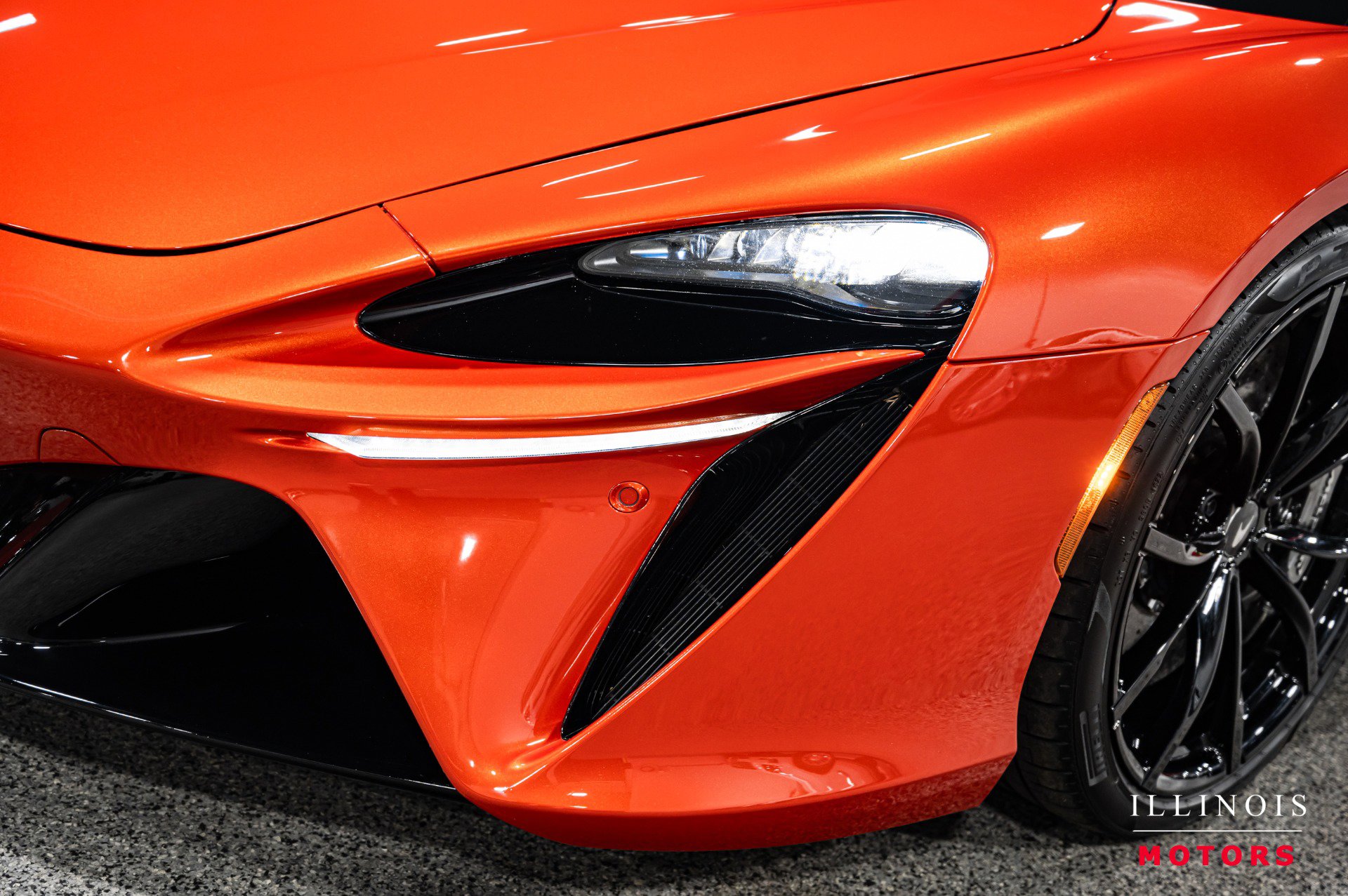 Used 2023 McLaren Artura image 11