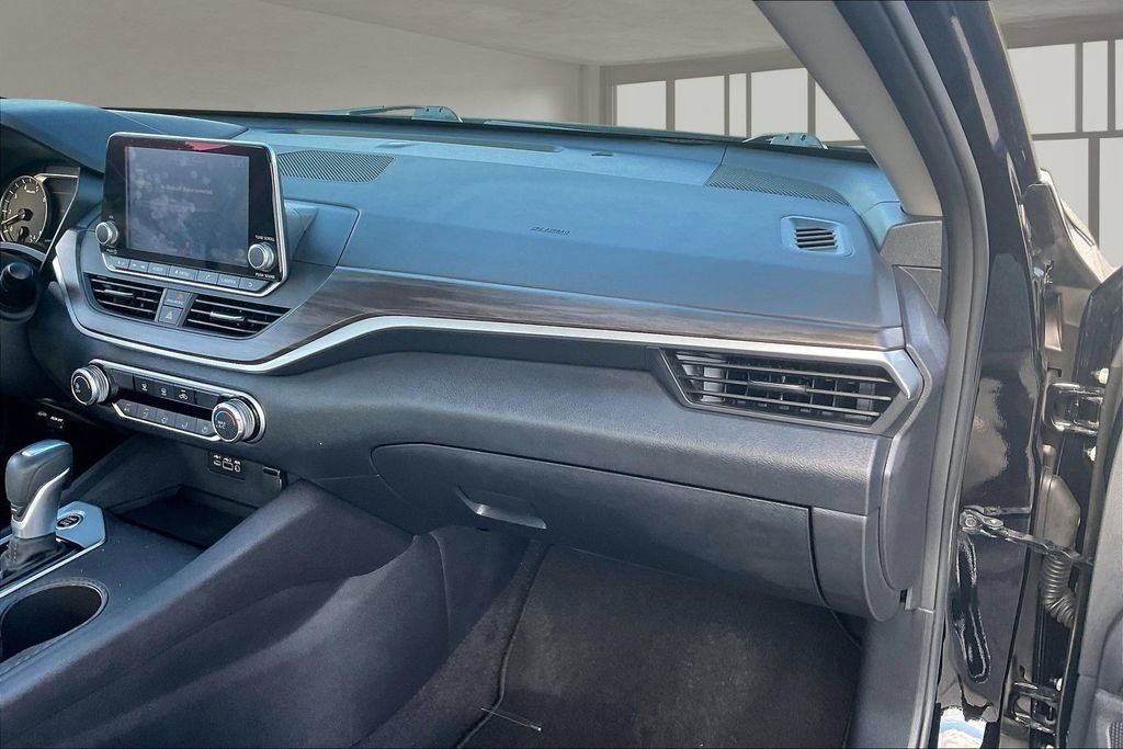 Used 2025 Nissan Altima 2.5 SV FWD image 24