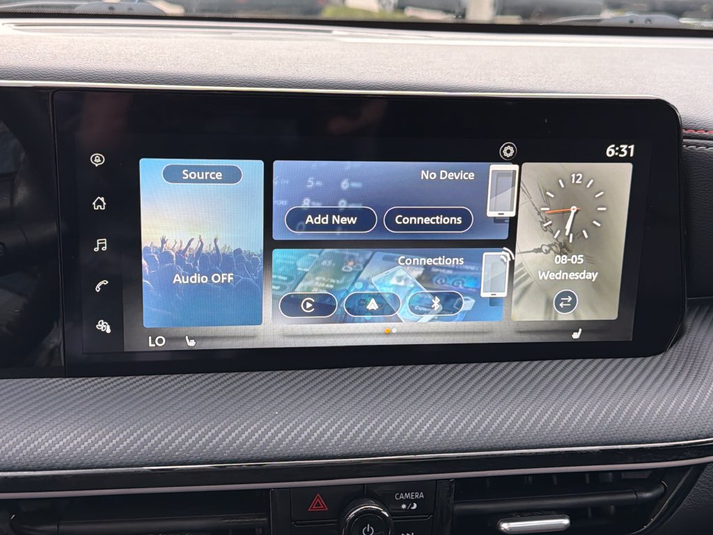 Used 2025 Nissan Kicks SR w/ SR Premium Package FWD image 27