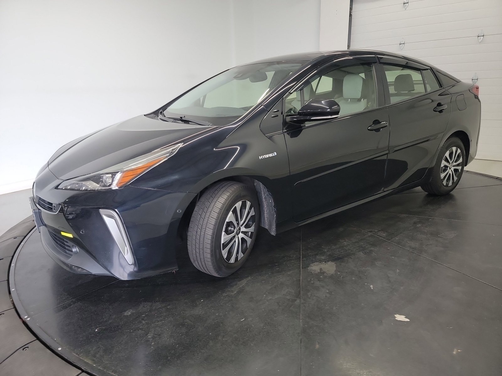 Used 2019 Toyota Prius XLE AWD/4WD image 3