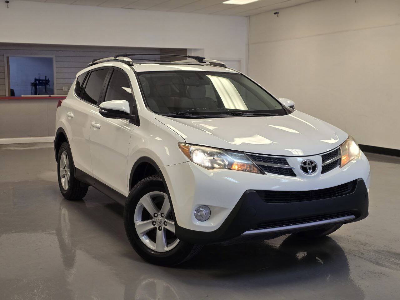 Used 2013 Toyota RAV4 XLE FWD image 3