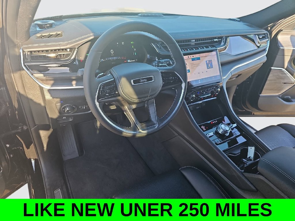 Used 2023 Jeep Grand Cherokee Overland w/ Luxury Tech Group IV AWD/4WD image 16