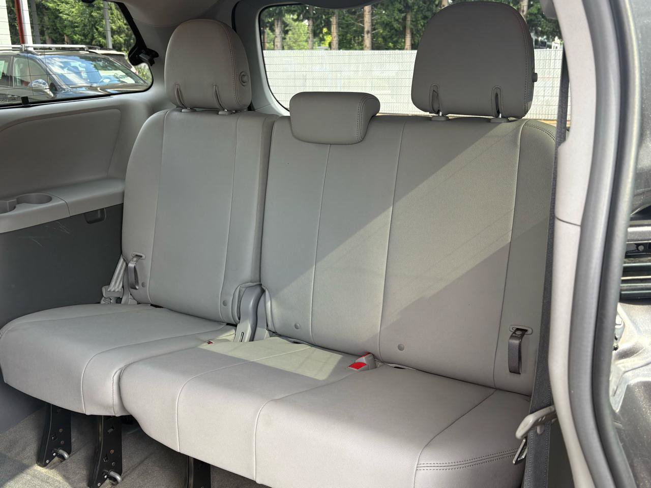 Used 2015 Toyota Sienna XLE w/ XLE Navigation Package FWD image 34