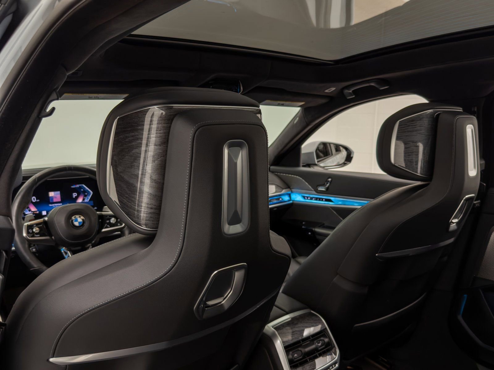 Used 2023 BMW 740i w/ Executive Package image 12