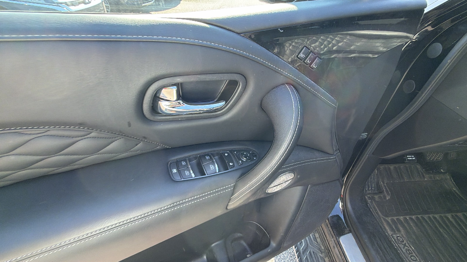 Used 2024 INFINITI QX80 Sensory AWD/4WD image 15
