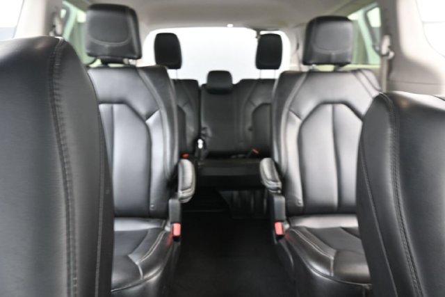 Used 2023 Chrysler Pacifica Touring-L FWD image 33