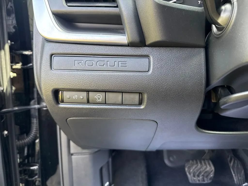 Used 2024 Nissan Rogue S FWD image 19