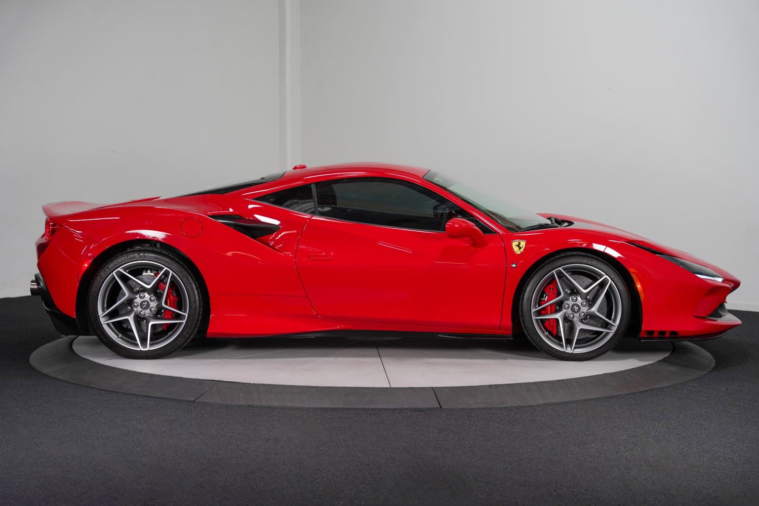 Used 2022 Ferrari F8 Tributo image 9