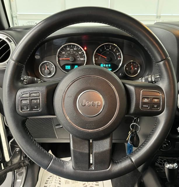 Used 2016 Jeep Wrangler Sahara w/ Connectivity Group AWD/4WD image 22