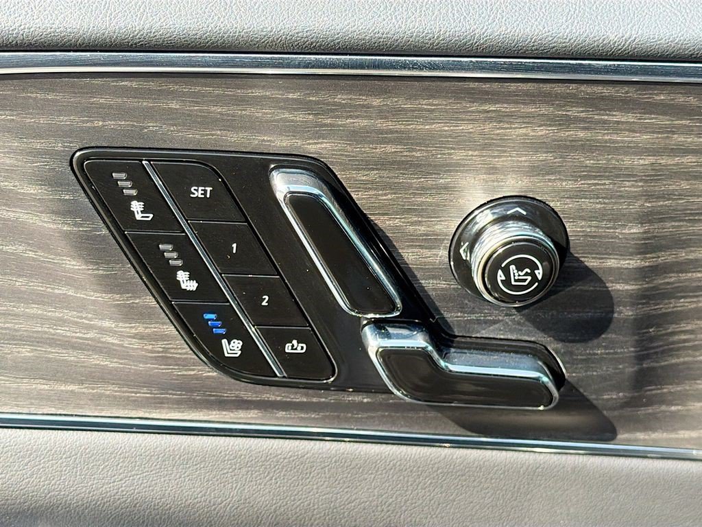 Certified 2023 Cadillac Lyriq 2WD image 28