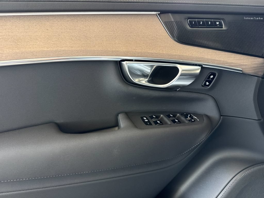 New 2026 Volvo XC90 T8 Plus AWD/4WD image 10