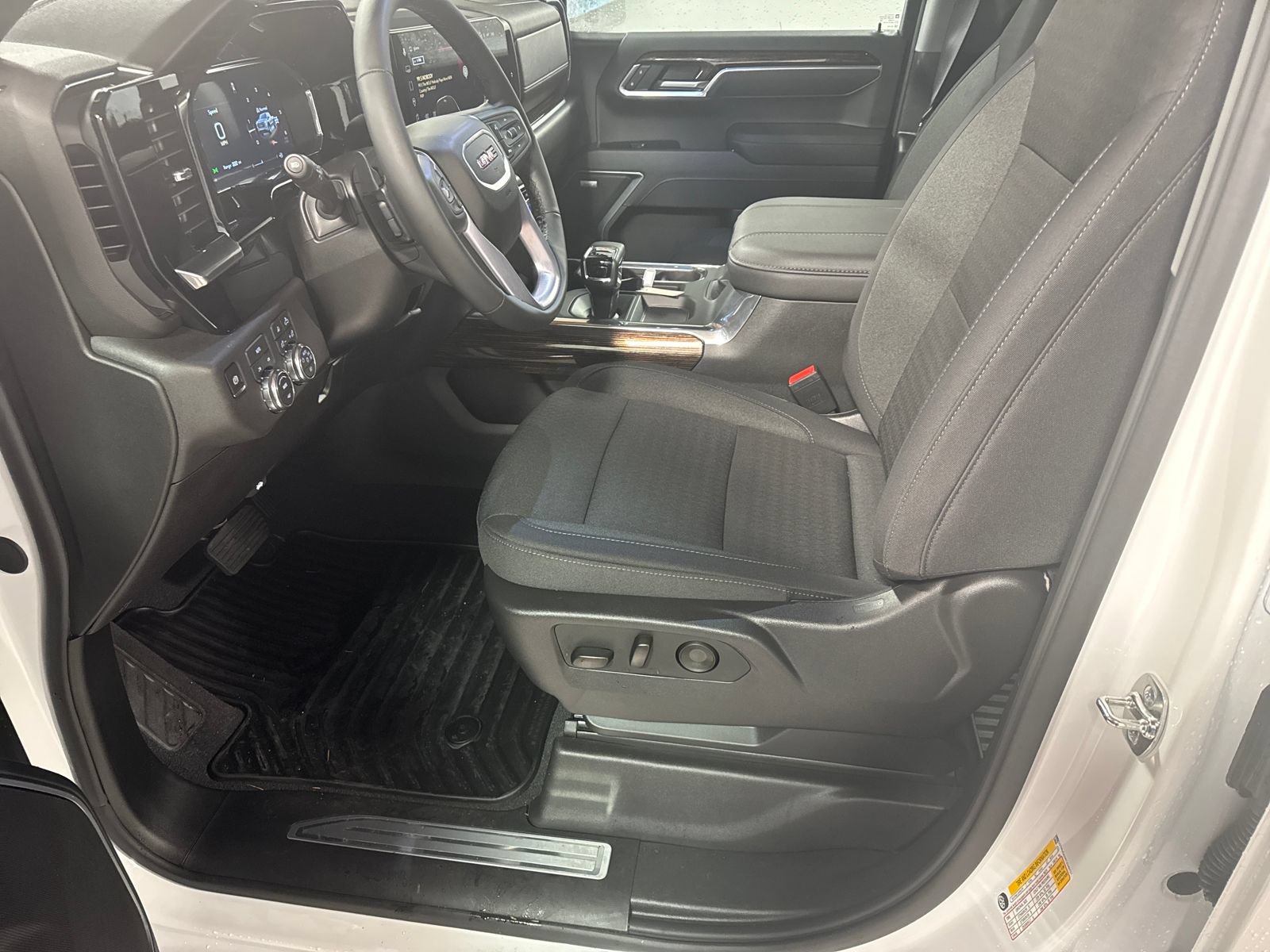 Used 2026 GMC Sierra 1500 Elevation w/ Preferred Package AWD/4WD image 3