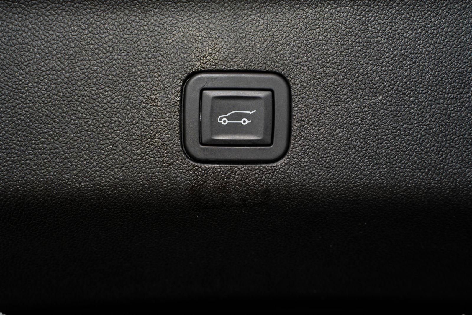Used 2025 GMC Yukon Denali AWD/4WD image 11