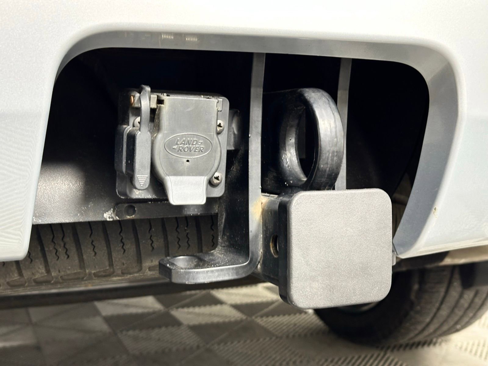 Used 2023 Land Rover Discovery Metropolitan Edition image 27