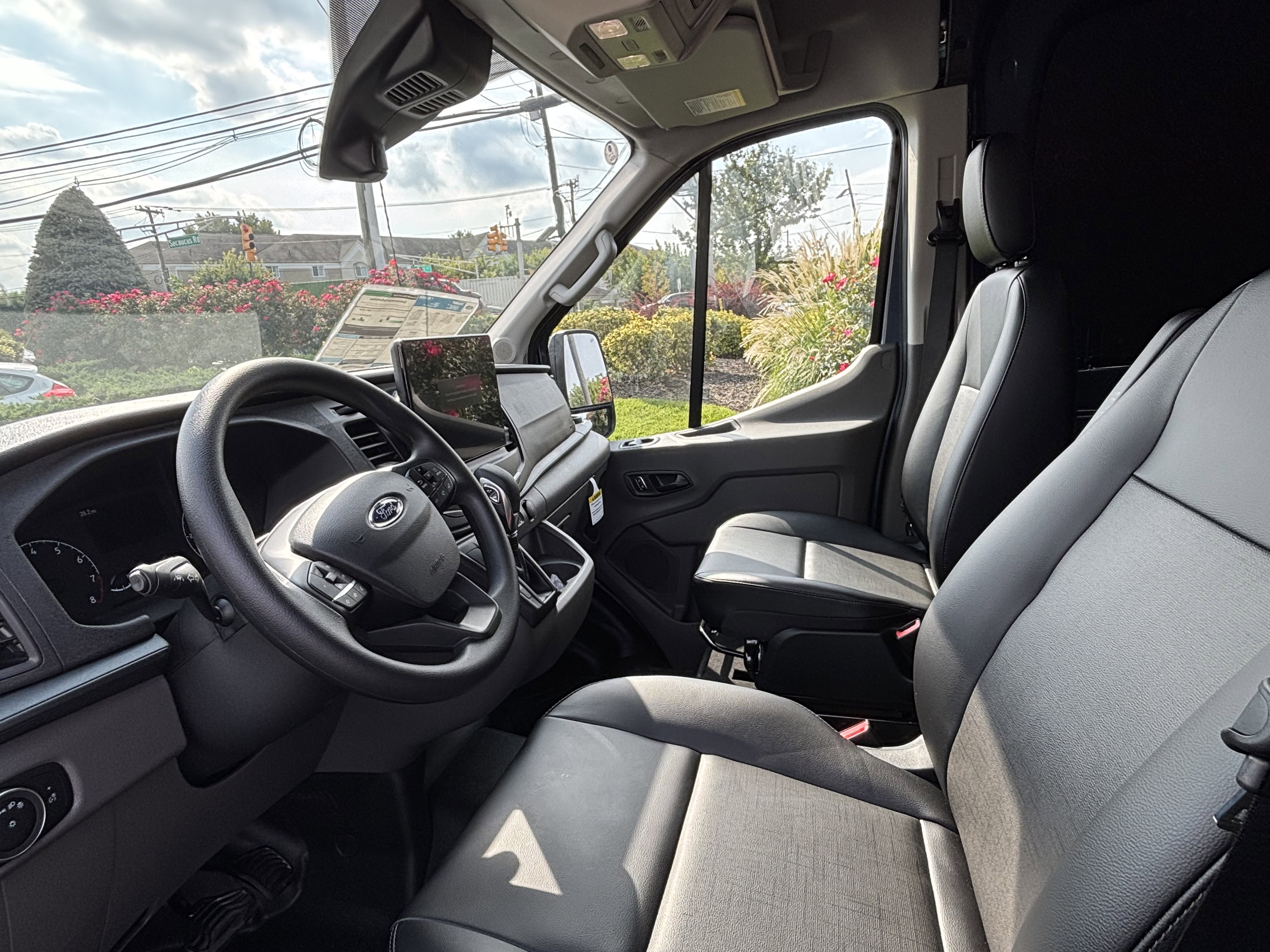 New 2025 Ford Transit 250 148 Medium Roof image 13